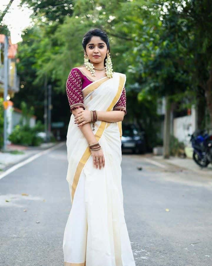 Blouse Colour Combination for Kerala Saree1