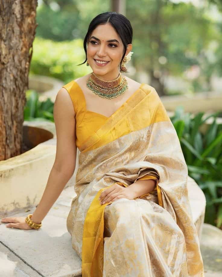 Blouse Colour Combination for Kerala Saree9