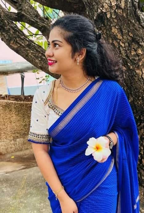 Royal Blue Modern Kerala Saree Blouse Design1