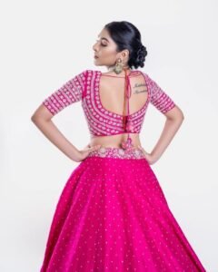 25+ Simple Blouse Back Neck Designs for a Classy Look - Blouse Desgins