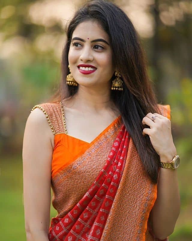 latest sleeveless blouse designs