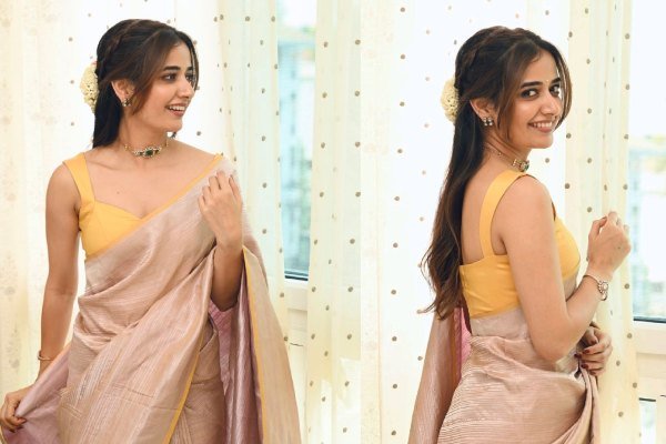 simple sleeveless blouse design