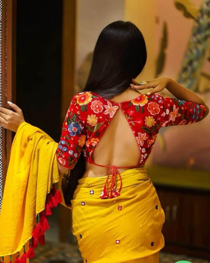 Trendy Back Hook Blouse Designs