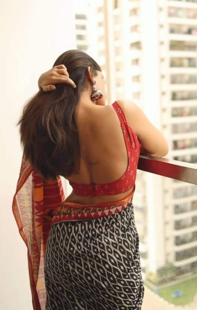 Blouse Deep Back Design
