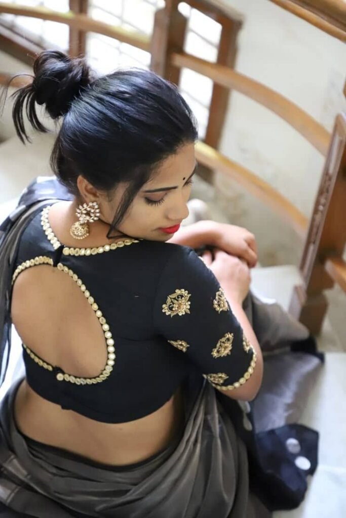 Round Neck Simple Back Blouse Design