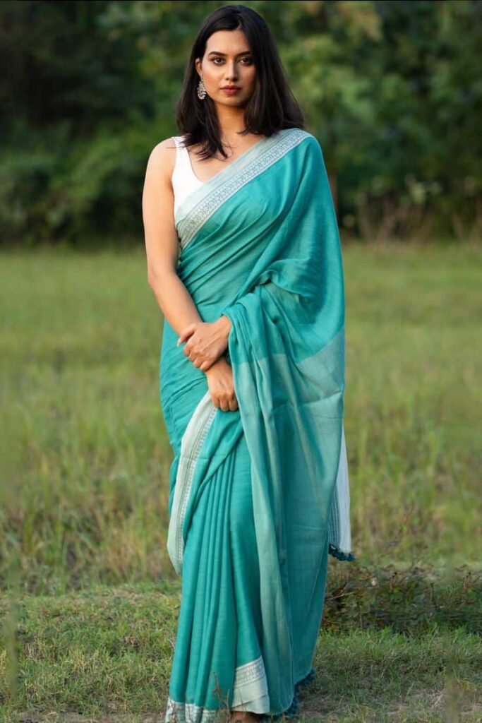 Modern Blouse Design for Plain Saree