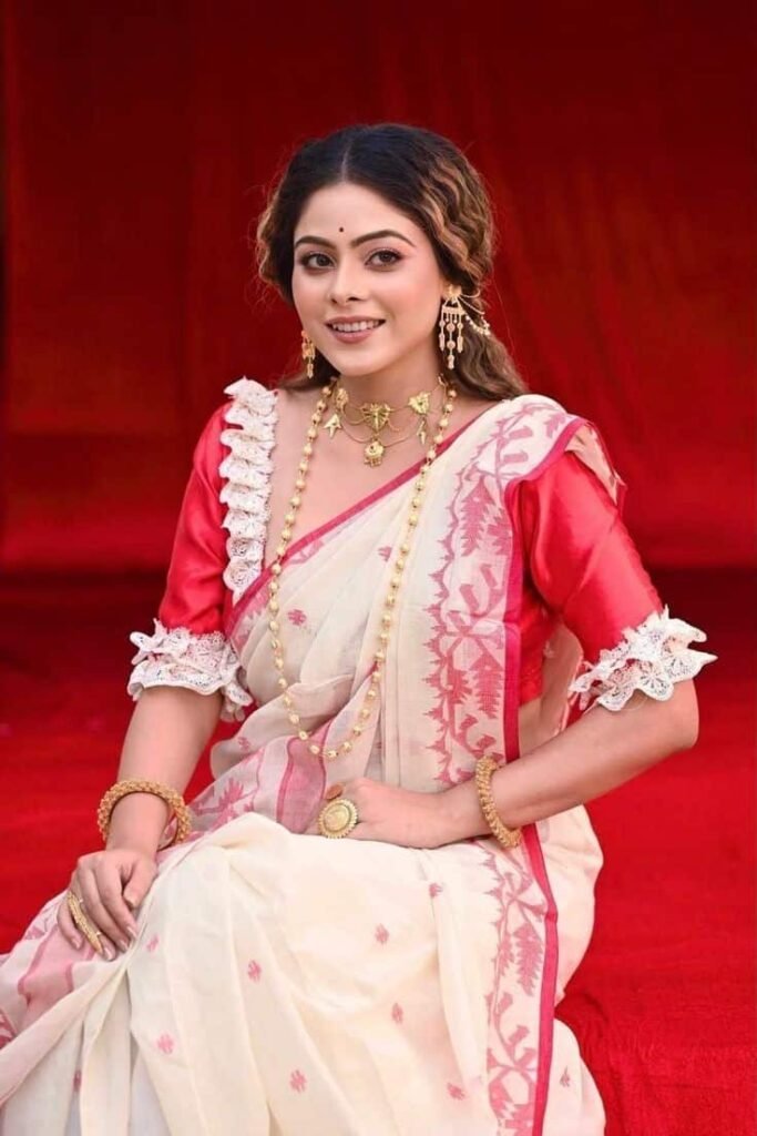 Classic Bengali Blouse Designs for Red & White Saree